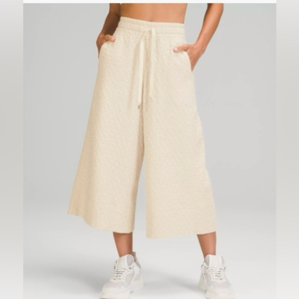 Lululemon, RIPPLED WIDE LEG SUPER-HIGH-RISE CROP, size:6